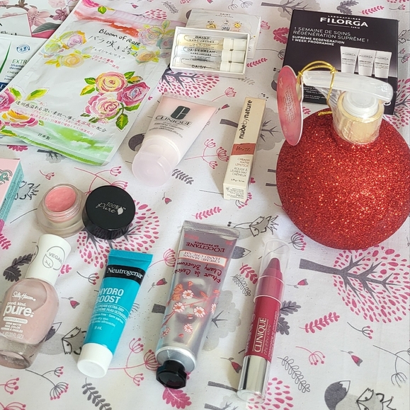 Beauty Set (19+ items) - Picture 2 of 11